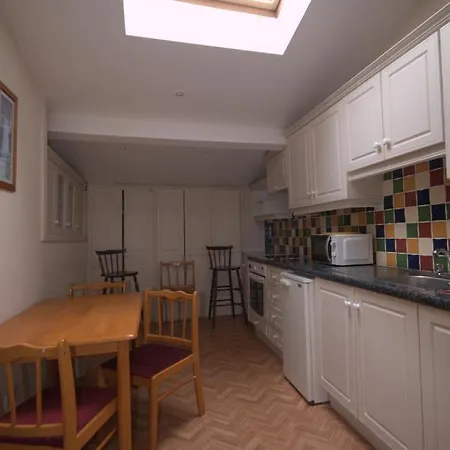 Lizzys Little Kitchen Town Daire *